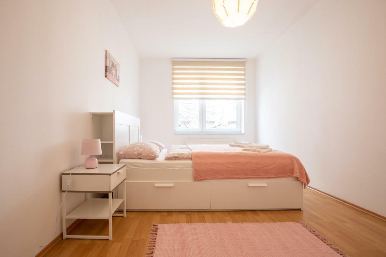 Spacious Apartment In The Old Town Of Bratislava Exterior photo