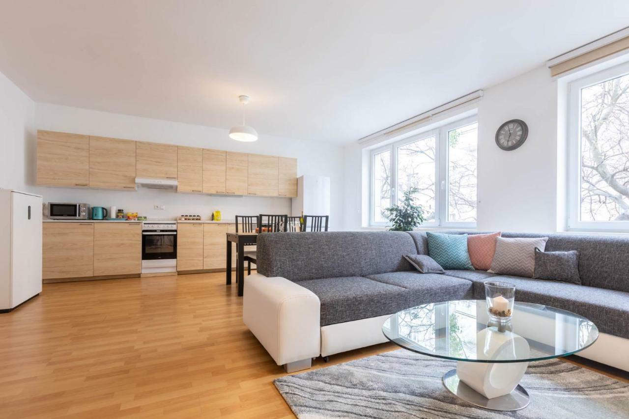 Spacious Apartment In The Old Town Of Bratislava Exterior photo