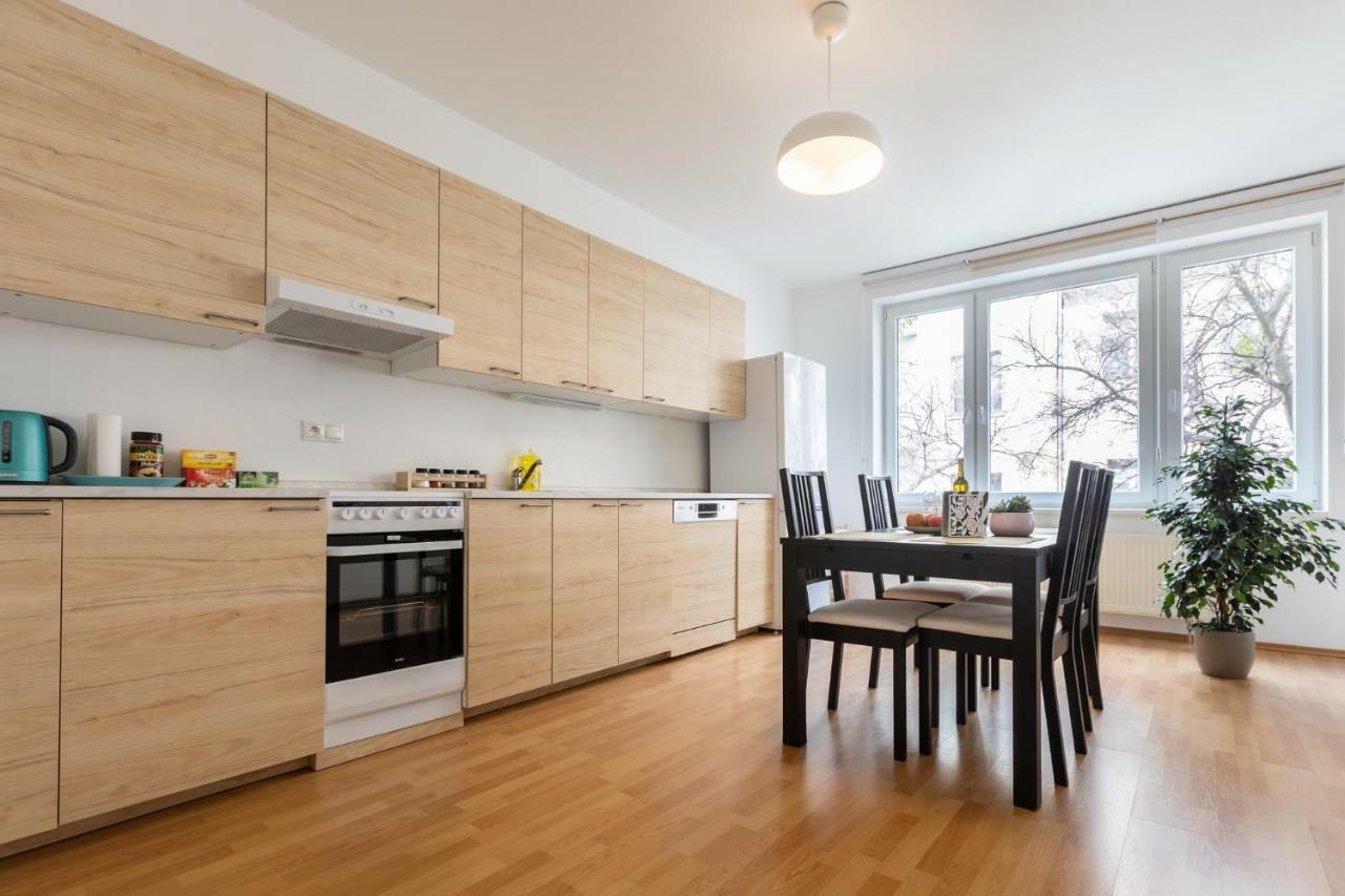 Spacious Apartment In The Old Town Of Bratislava Exterior photo