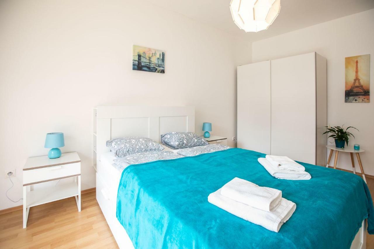 Spacious Apartment In The Old Town Of Bratislava Exterior photo